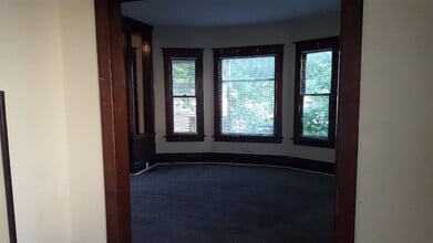 1122 Wellington St in Waterloo, IA - Building Photo - Building Photo