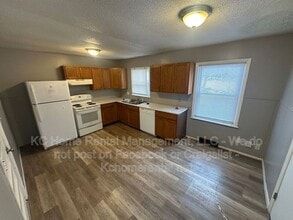 6121 Rowland Ave in Kansas City, KS - Building Photo - Building Photo