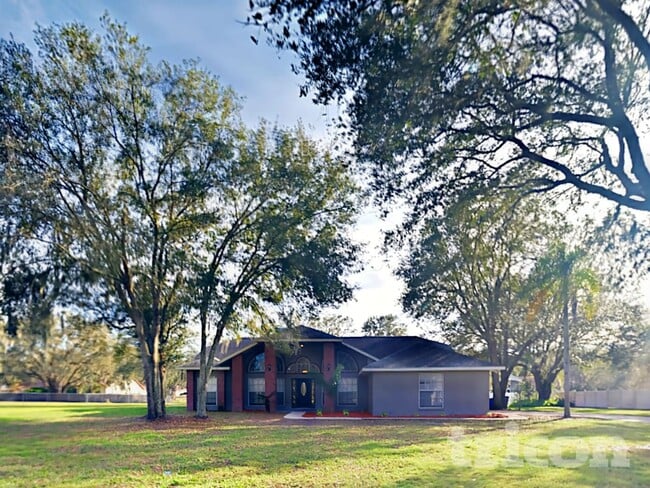 2913 James Melvin Dr in Plant City, FL - Foto de edificio - Building Photo