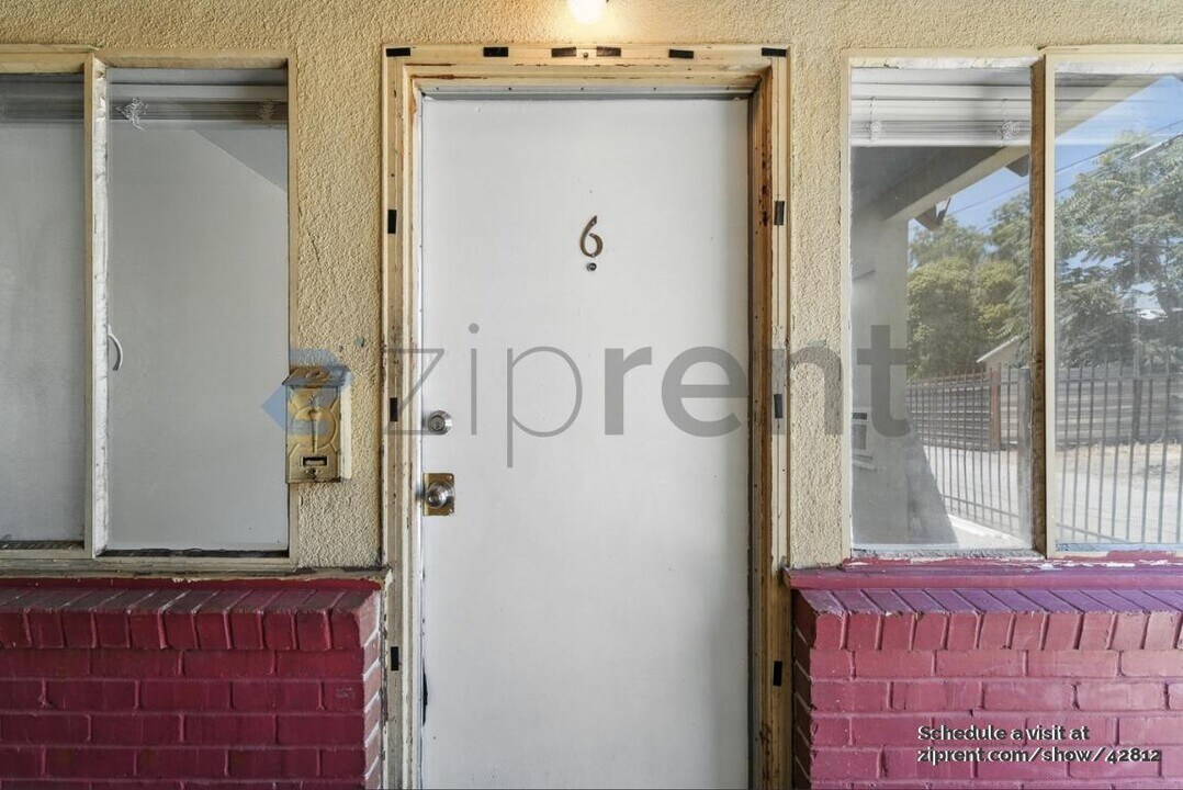 151 W 18th St in Merced, CA - Building Photo