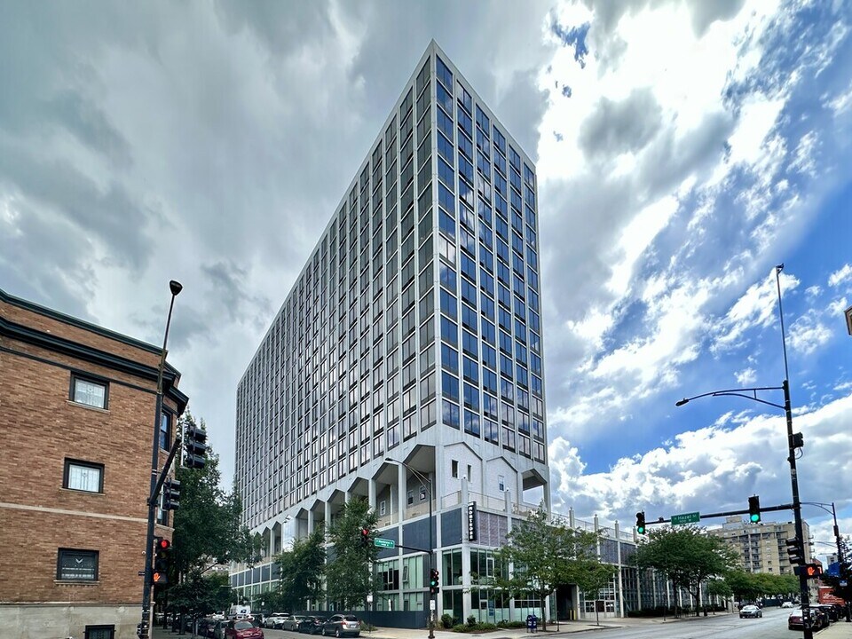 4334 N Hazel St in Chicago, IL - Building Photo