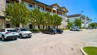 8175 NW 104th Ave in Doral, FL - Building Photo