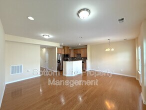 2432 Silverthorn Dr in Charlotte, NC - Building Photo - Building Photo