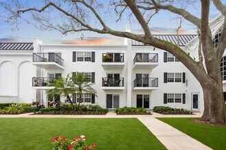 Independence Hall Senior Living in Wilton Manors, FL - Foto de edificio - Building Photo
