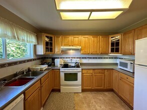 9676 Sidney St in Chilliwack, BC - Building Photo - Building Photo
