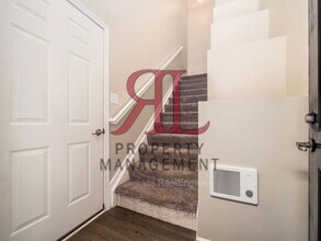 719 Wintergreen Wy in Lewis Center, OH - Foto de edificio - Building Photo