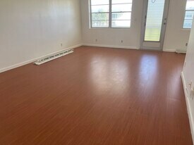 114 Salisbury E in West Palm Beach, FL - Building Photo