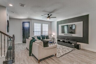 5528 Kilmer Dr in North Richland Hills, TX - Foto de edificio - Building Photo