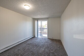 Cherry Ridge in Aurora, CO - Foto de edificio - Interior Photo