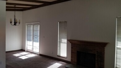 6125 W Oakey Blvd in Las Vegas, NV - Building Photo - Building Photo