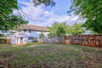7507 Knight Lake Dr in Oklahoma City, OK - Building Photo - Building Photo