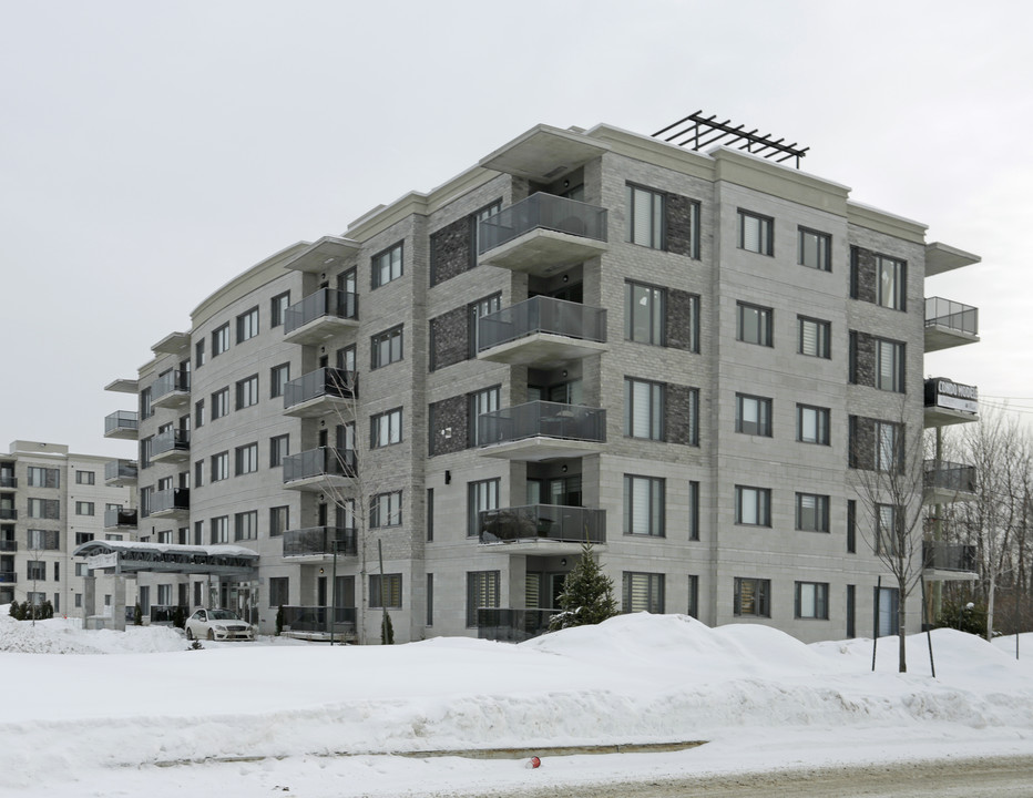 Esprit Condos in Laval, QC - Building Photo