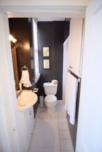 2413 DuPont Ave S, Unit 1 in Minneapolis, MN - Building Photo - Building Photo