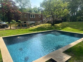 9 Johnston Rd in Shelter Island, NY - Building Photo