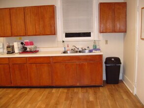 1425 State St, Unit downstairs apartment in Eau Claire, WI - Building Photo - Building Photo