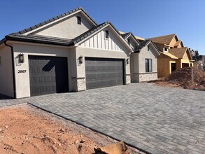 2887 E Yavin Wy in Saint George, UT - Building Photo - Building Photo