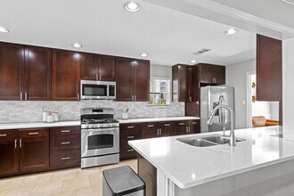 13910 Ella Lee Ln in Houston, TX - Building Photo - Building Photo