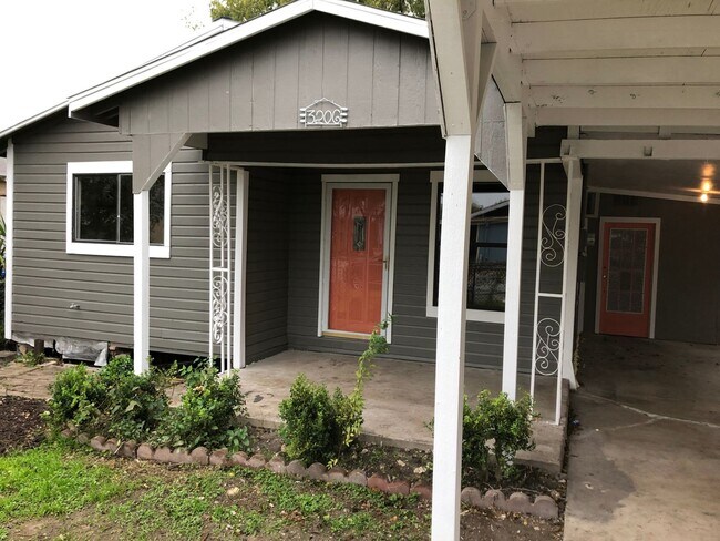3206 El Paso St in San Antonio, TX - Building Photo - Building Photo