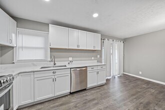 746 Lancaster Ave in Reynoldsburg, OH - Building Photo - Building Photo