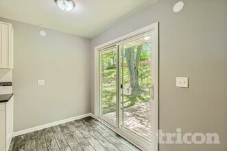 5728 Xerxes Ave S in Edina, MN - Foto de edificio - Building Photo