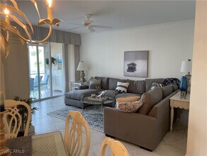 8405 Excalibur Cir in Naples, FL - Building Photo - Building Photo