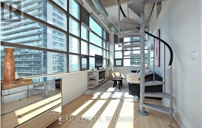 property at 637-637 Lake Shore Blvd W