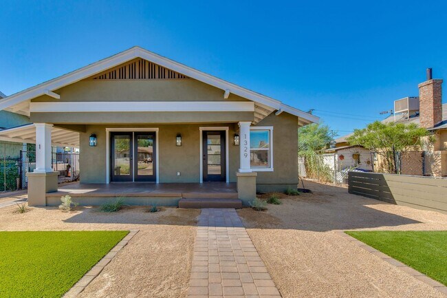 1329 E Brill St in Phoenix, AZ - Foto de edificio - Building Photo