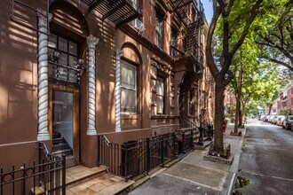 54 Barrow Street in New York, NY - Foto de edificio - Building Photo
