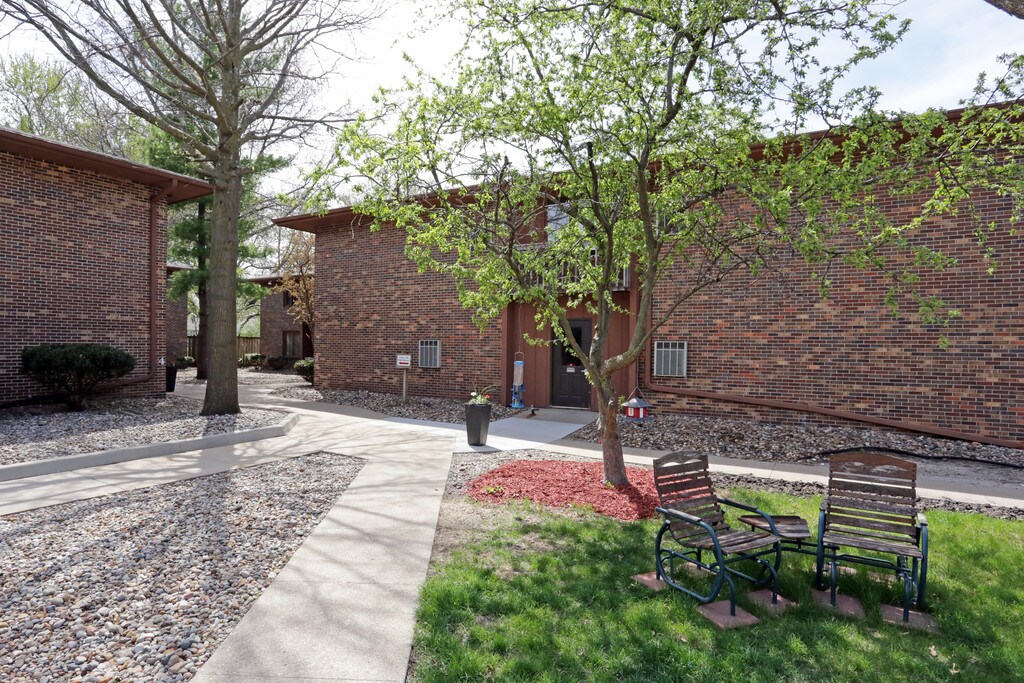 Oakwood Apts 55+ Apartments in Ankeny, IA