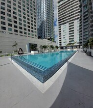 690 SW 1st Ct, Unit 1915 in Miami, FL - Foto de edificio - Building Photo
