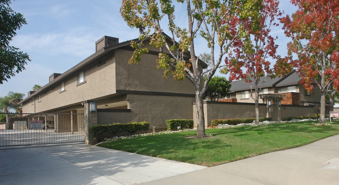 Trellis Garden Apartments in Covina, CA - Foto de edificio