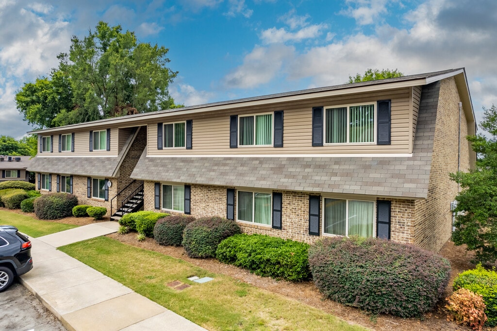 Huckleberry Hill Apartments in Columbus, GA | ApartmentHomeLiving.com