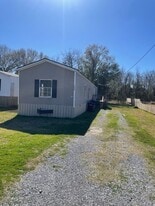 1626 Bradley Ln in New Iberia, LA - Building Photo