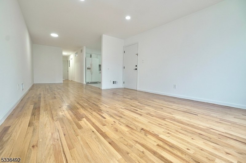 23 Kearny St-Unit -1 in Newark, NJ - Building Photo