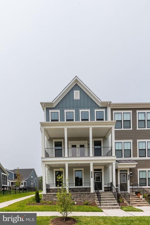 42601 Houdini Rst Ter in Leesburg, VA - Building Photo