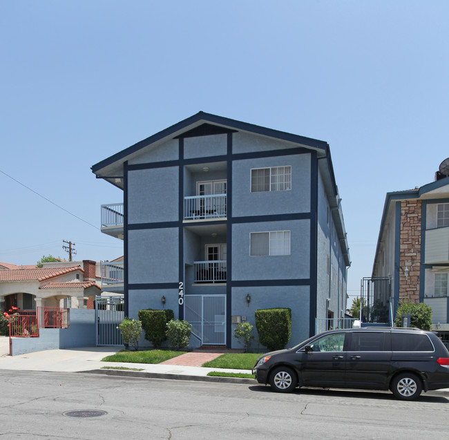 240 E Cedar Ave in Burbank, CA - Building Photo - Building Photo