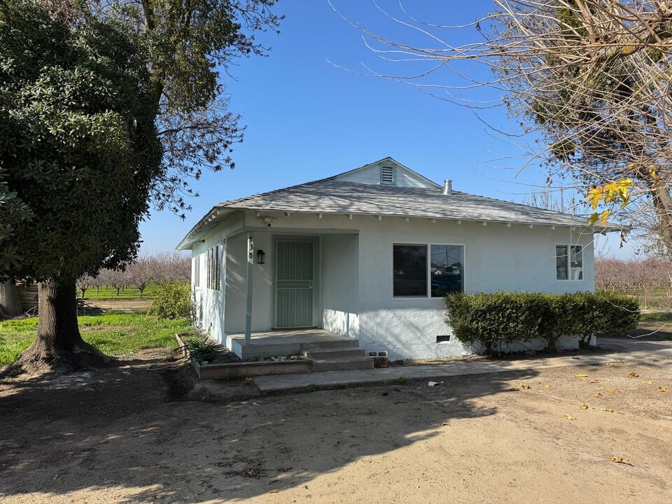 735 N Buhach Rd in Merced, CA - Building Photo