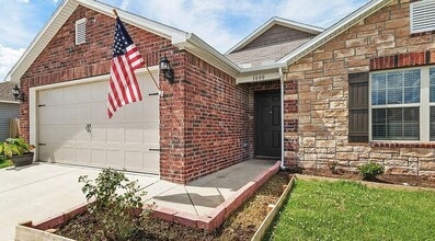 1600 Edinburgh Dr in Centerton, AR - Building Photo - Building Photo