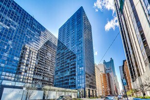 910 N Lake Shore Dr in Chicago, IL - Building Photo