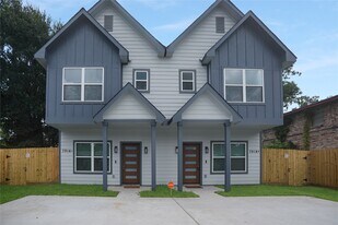 7914 Laura Koppe Rd in Houston, TX - Building Photo