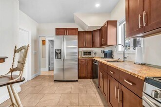 90 Union Ave, Unit 1 in Rutherford, NJ - Foto de edificio - Building Photo