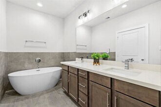 2214 Roozy Lk Ln in Houston, TX - Building Photo - Building Photo