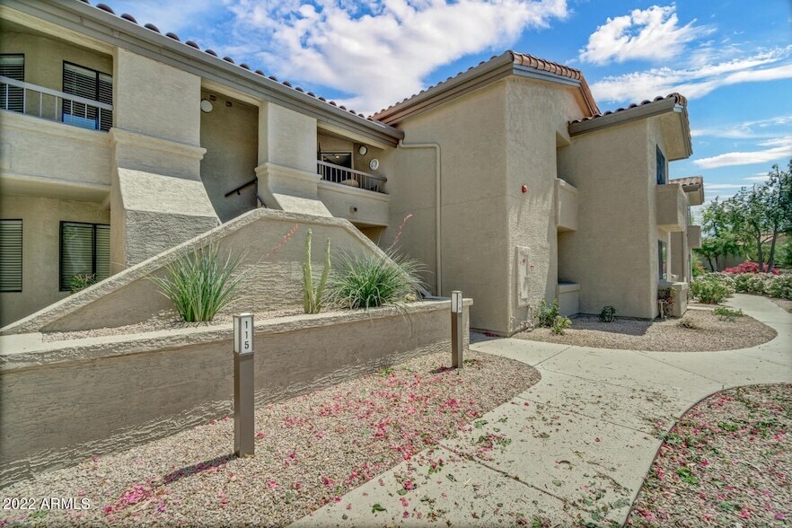 9460 E Mission Ln, Unit 214 in Scottsdale, AZ - Building Photo