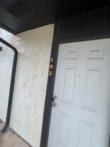 301 Rolston Rd in Irving, TX - Building Photo
