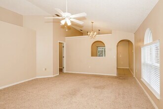 331 Placid Lake Dr in Sanford, FL - Building Photo - Building Photo