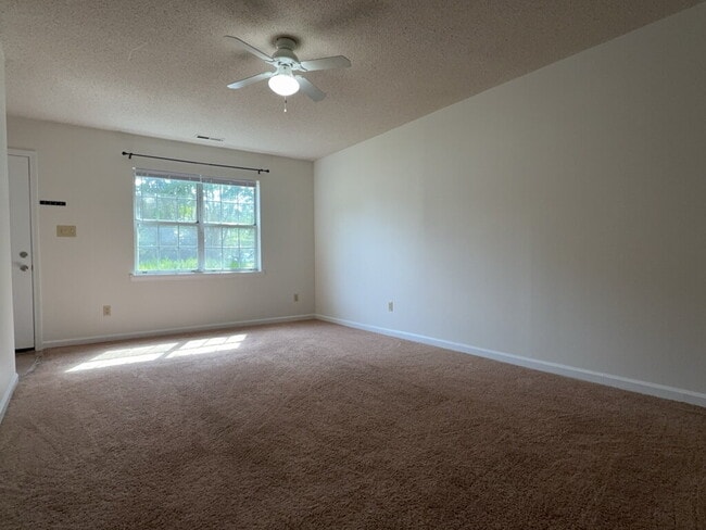 102 Easy St in Jacksonville, NC - Building Photo - Building Photo