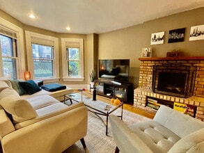 2050 N Bissell St, Unit 1 in Chicago, IL - Building Photo - Building Photo