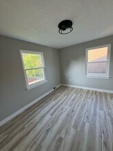 2405 Carew St in Fort Wayne, IN - Foto de edificio - Building Photo