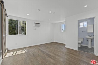 205 7th Ave in Los Angeles, CA - Building Photo - Building Photo