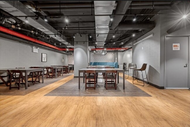 104-40 Queens Blvd in Queens, NY - Building Photo - Building Photo